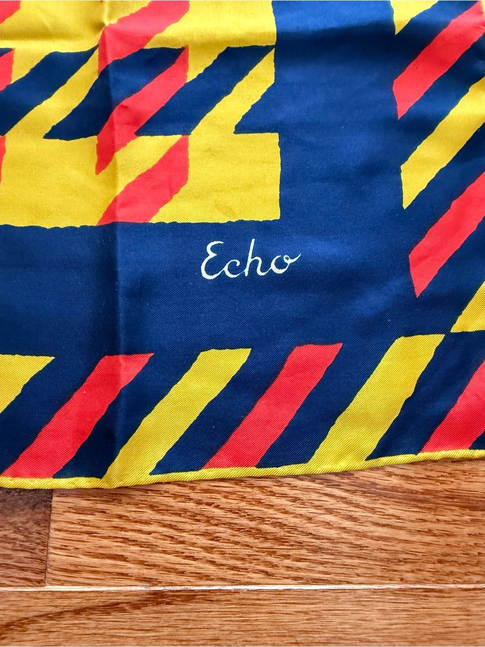 New Vtg Echo 100% silk scarf geometric pattern, Sz 26x26,5 - Picture 6 of 8